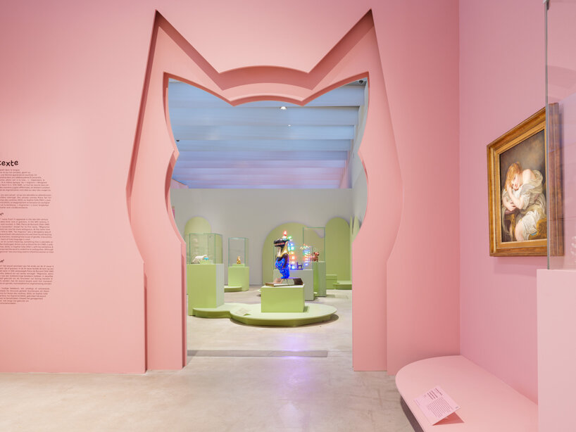 © imagem da instalação “Trop mignon! L’art du bonheur” no Musée du Louvre-Lens | imagem de Frédéric Iovino